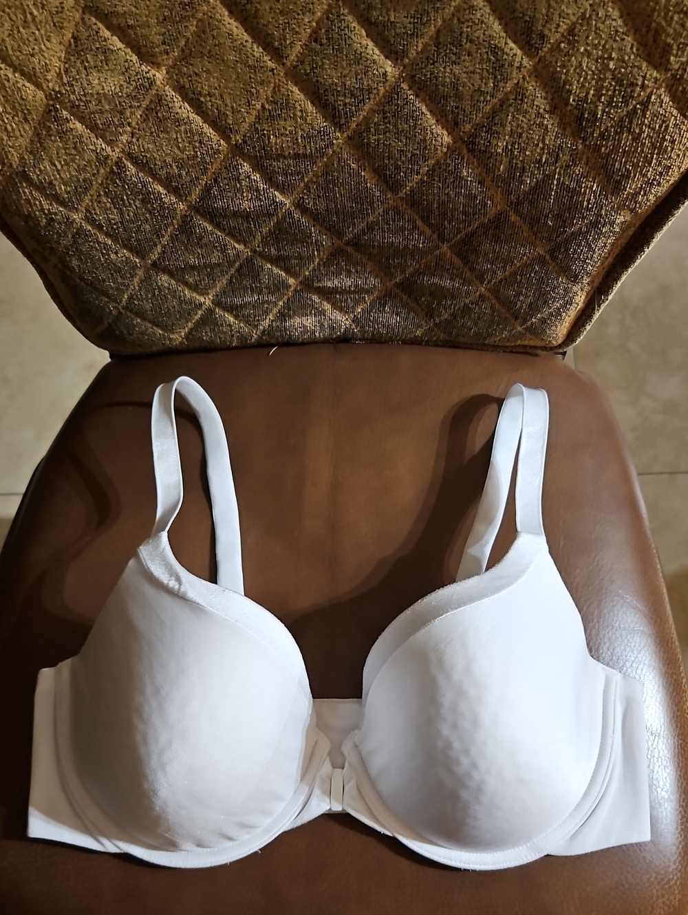 Vanity Fair Illumination Front Close Full Coverage T-Shirt Underwire White Bra